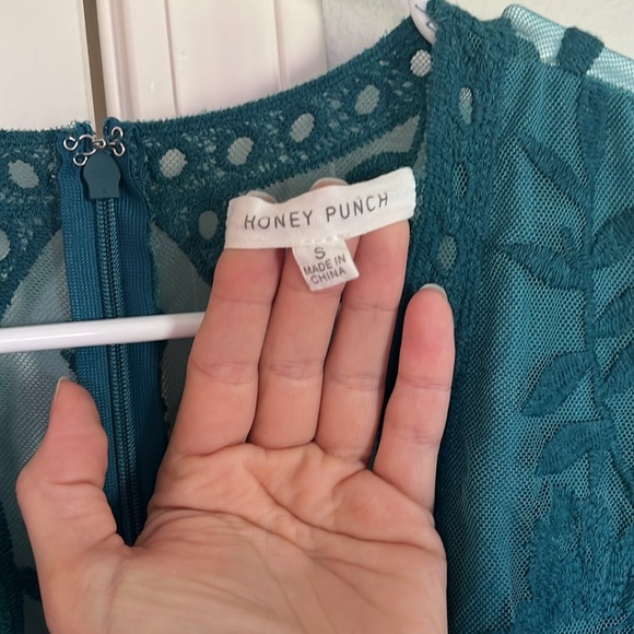 Honey Punch teal lace dress size Small - Picture 4 of 6